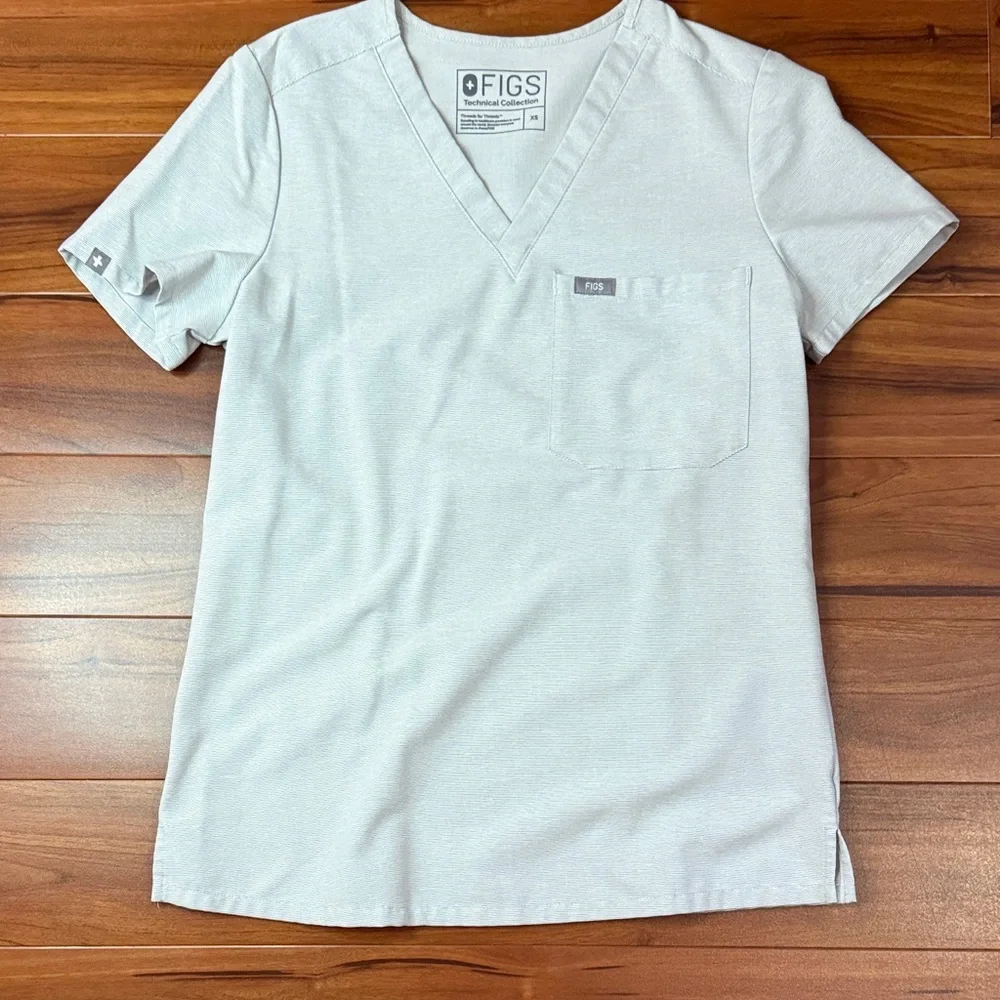 FIGS Space Gray One pocket Scrub Top - Picture 1 of 2